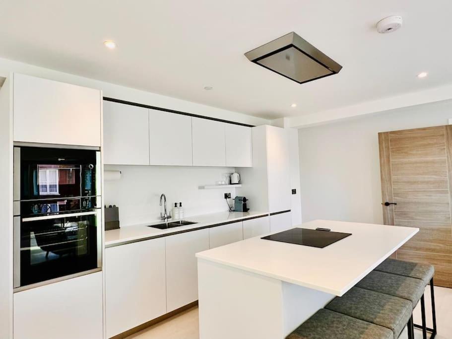 34 Cliff Edge Interior Designed Luxury With Sea Views * Newquay (Cornwall)