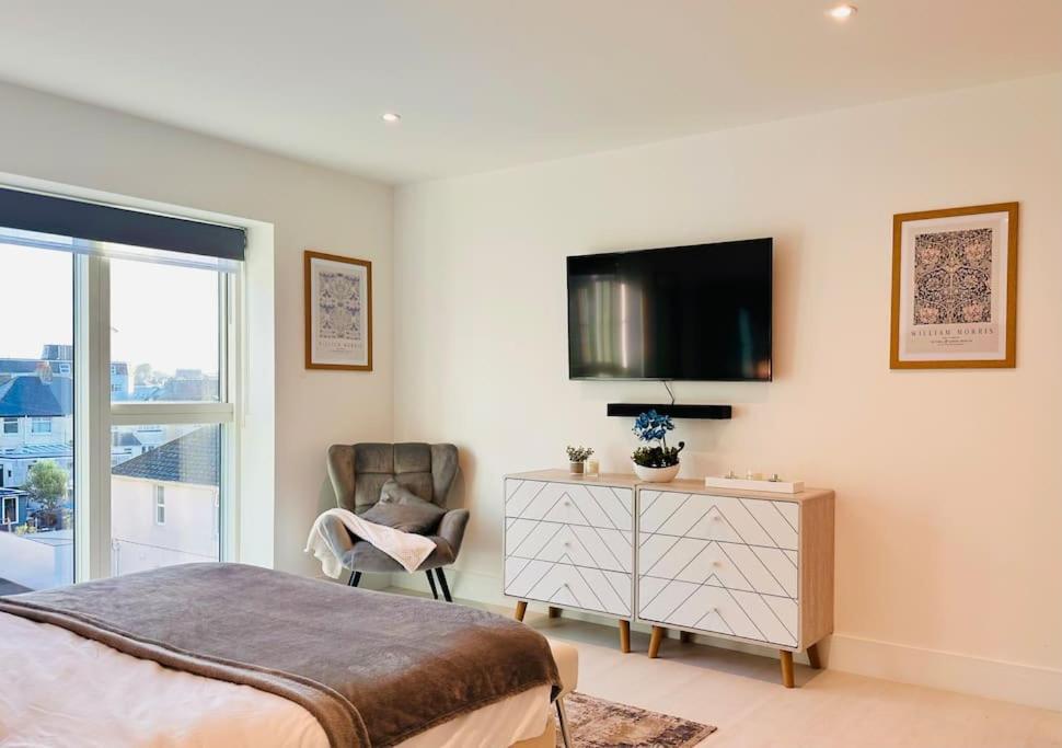 34 Cliff Edge Interior Designed Luxury With Sea Views Apartment