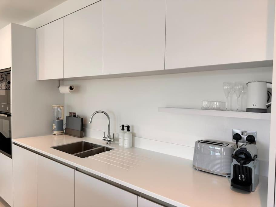 34 Cliff Edge Interior Designed Luxury With Sea Views Apartment *