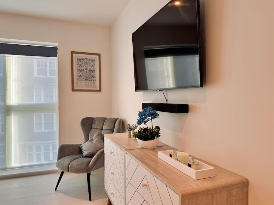 34 Cliff Edge Interior Designed Luxury With Sea Views Apartment *